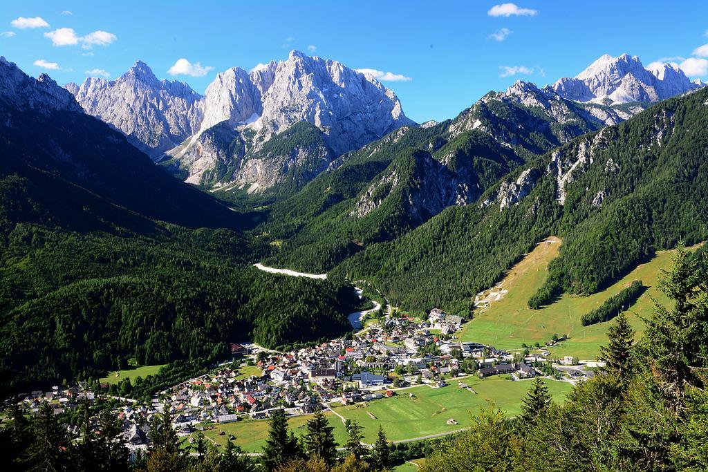 Apartment Mojstrovka With Terrace In City Center Kranjska Gora Chambre photo