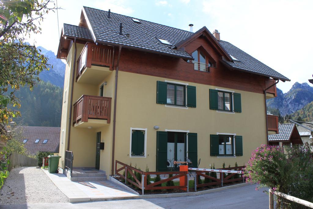 Apartment Mojstrovka With Terrace In City Center Kranjska Gora Chambre photo